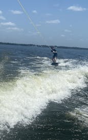 Comodidad y deportes acuáticos en el lago Livingston