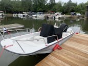 ¡Hermoso y manejable Boston Whaler de 17 pies equipado para el río!