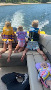 Pontoon Boat For Rent on Broken Bow Lake