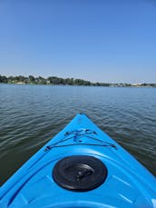 イースト・グランド・ラピッズのリーズ湖でのカヤック・レンタル