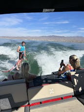 Wakeboat capitaneado: surf y wakeboard