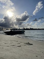 Alugue 7 decks de sol Sea Ray idênticos de 26 pés em Miami Beach, Flórida!