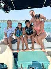 Top-Rated Power Boat Rental on Canyon Lake: The Best in Texas!