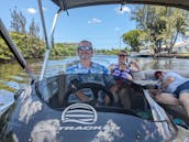 *NEW* 2022 Sun Tracker Pontoon Boat Rental in Fort Lauderdale, Florida.