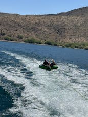 Du fun et des souvenirs ! sur ce ponton de luxe pour 12 passagers. Tube ou nénuphar inclus !