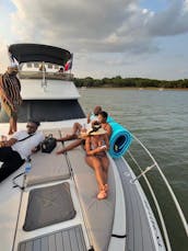 36ft cruiser Motor Yacht Rental in Lewisville, Texas