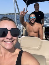 Seulement 75$ de l'heure ! Ponton Starcraft de 24 pieds en semaine sur le lac Minnetonka (M-Th)