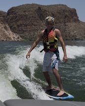 *** ¡Increíble bote de vela con capitán, juguetes para el lago y combustible incluidos! ***