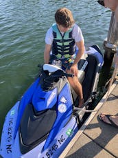Des jet-skis sur le pittoresque lac Norman ! 