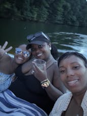 Your VIP Lake Experience: Lake Norman (Driver Incl. 👨‍✈️)