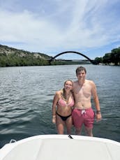 Une journée de rêve au bord d'un lac commence ici ! Super Air Nautique sur le lac Austin