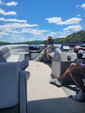 Cruise with 25ft Veranda Pontoon on Lake Allatoona