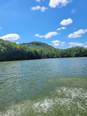 Cruise with 25ft Veranda Pontoon on Lake Allatoona