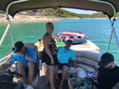 Spacious 25' Suncatcher on Lake Travis!