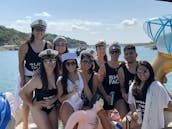 Party Tri-toon for up to 12 People on Lake Travis