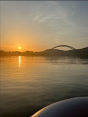 27ft Sun Tracker Tritoon on Lake Austin *Only Lake Austin*