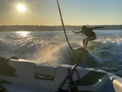  ワシントン湖でのウェイクサーフレッスン、夕暮れ時のサウスレイクユニオンをご覧ください！