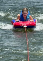 2023 Sun Tracker Pontoon w/ski tow bar on Lake Wylie