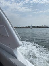 Beautiful 30ft Monterey Sport Yacht: Downtown Boston