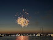 ¡Yate a motor Regal Commodore de 30 pies en alquiler en Boston!