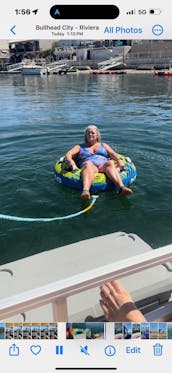 Promenades en bateau à l'heure sur un ponton de 22 pieds 