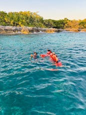 Profitez de Cancún dans un Sundancer de 27 pieds pour 6 personnes !