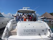 65ft Hatteras Luxury Motor Yacht up to 28 pax in Cancún, Quintana Roo