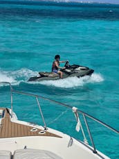 Classy and elegant 43ft Motor Yacht in Cancún, Quintana Roo