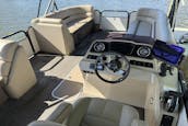 Godfrey Sweetwater 2486 SFL Lounge with a 200HP engine