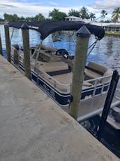 2020 SunTracker Fishing party barge 24DLX in Naples/ Marco Island