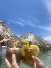 Experimenta la emoción del mar Caribe en un barco deportivo