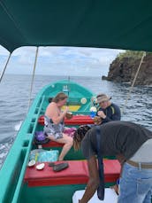 Desfrute de um passeio de barco no console central em Marigot Bay, Santa Lúcia