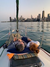 Le capitaine loue ce monocoque de croisière C & C de 36 pieds à Chicago, dans l'Illinois