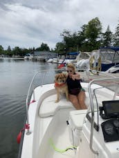 ¡Hermoso y manejable Boston Whaler de 17 pies equipado para el río!