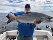 Excursion guidée de pêche au saumon sur console centrale Grady White de 24 pieds à Comox