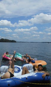 Ponton pour 10 passagers à louer au lac Norman 