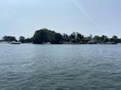 Lake Norman-Sea Ray Sundeck de 24 pieds avec capitaine à Cornelius, en Caroline du Nord