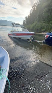 Aluguel máximo de barcos SR3 de $95/h 2008 em Comox Lake, Colúmbia Britânica