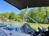 25' Suntracker Party Barge Pontoon on Lake Martin