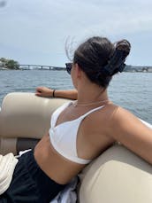 Sun Tracker Pontoon Rental in Destin