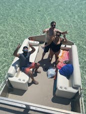 Suntracker Party Hut 30' Pontoon in Destin