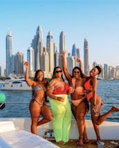 IATE MEGA LUXUOSO DE 88 PÉS COM JACUZZI EM DUBAI