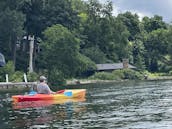 イースト・グランド・ラピッズのリーズ湖でのカヤック・レンタル