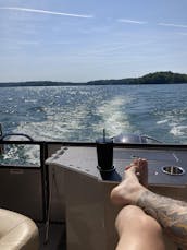 New Veranda Pontoon for rent on Lake Lanier