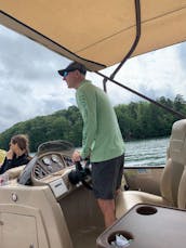 New Veranda Pontoon for rent on Lake Lanier