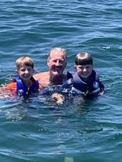 Folsom Lake’s #1 Boat Rentals: 18’ & 21’ Pontoons Ready to Book!