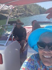 Sea Ray Ski Boat with all the essentials + LOUD AUDIO SYSTEM & Wakeboards / Tube