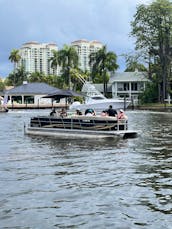 Comfortable and spacious Bentley 240 Cruise 28ft Pontoon in Fort Lauderdale