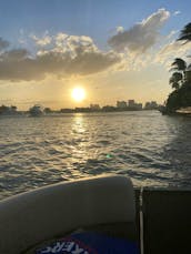 Beautiful Tri-toon party boat in fort Lauderdale