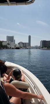 Party, Cruise thru Fort Lauderdale Stopping at Sandbars and Island Hopping